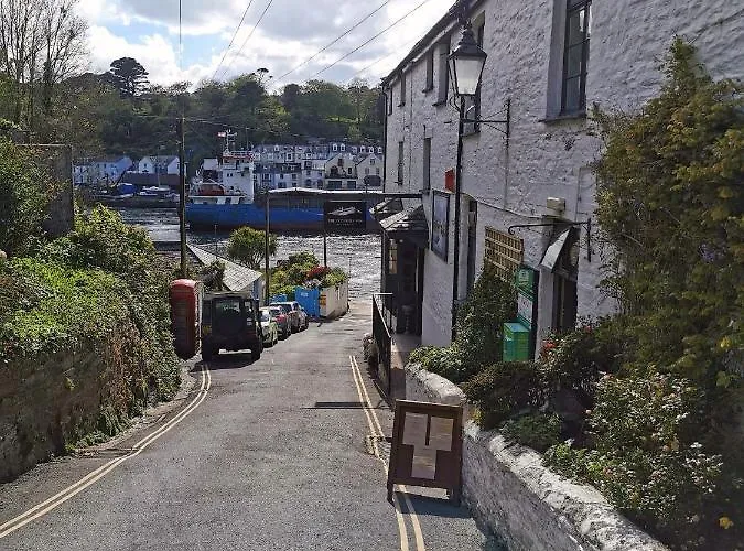 Hotels in Fowey, Cornwall with Parking: Ideal Accommodations for a Stress-Free Stay
